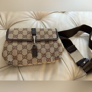 Used authentic vintage Gucci women belt bag